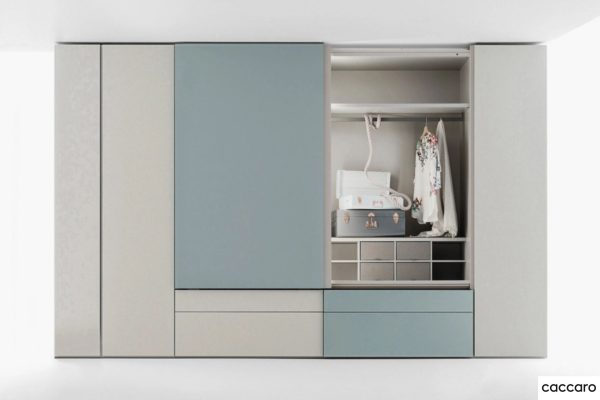 armadio ad ante scorrevoli con cassetti
