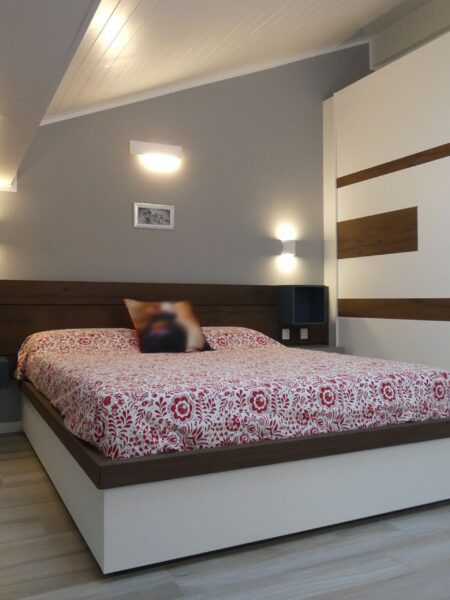 Letto con testata Boiserie in legno