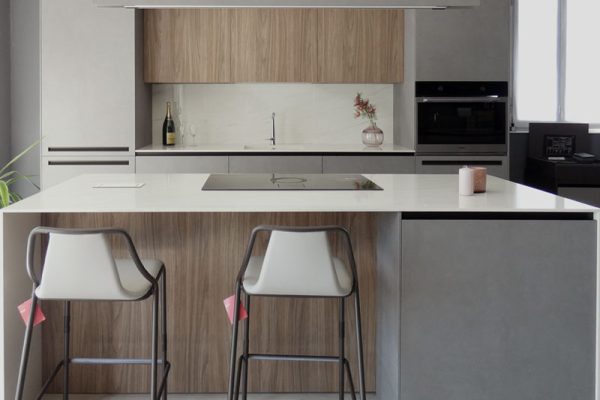 Cucina-grigia-e-bianca