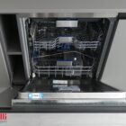 Lavastoviglie con vano porta detersivi laterale