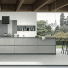 cucina con isola in laccato