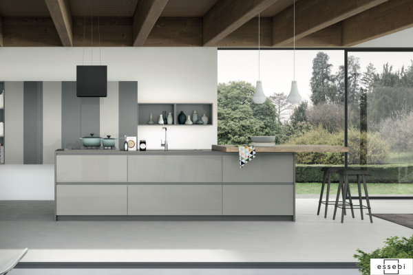 cucina con isola in laccato