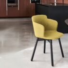 Sedie con braccioli 5 Sedia con braccioli imbottita