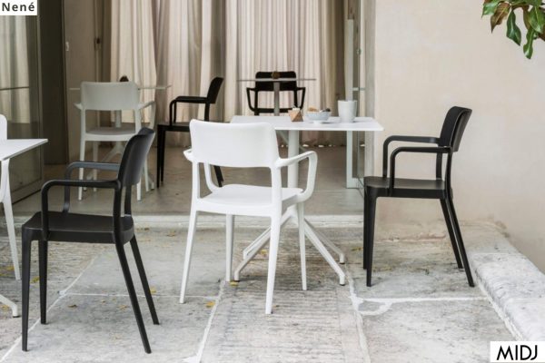 Sedia con braccioli plastica