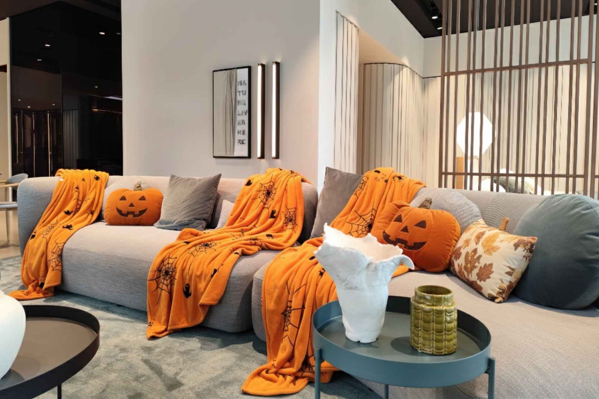 Divano per halloween 2025