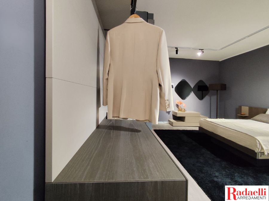 Pannellatura laccata con attrezzatura